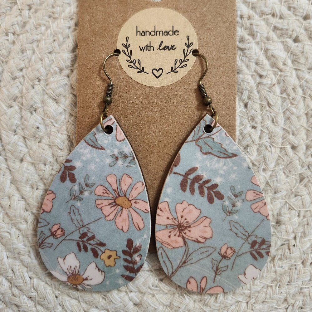 ~Handmade~ vintage style, boho, botanical earrings